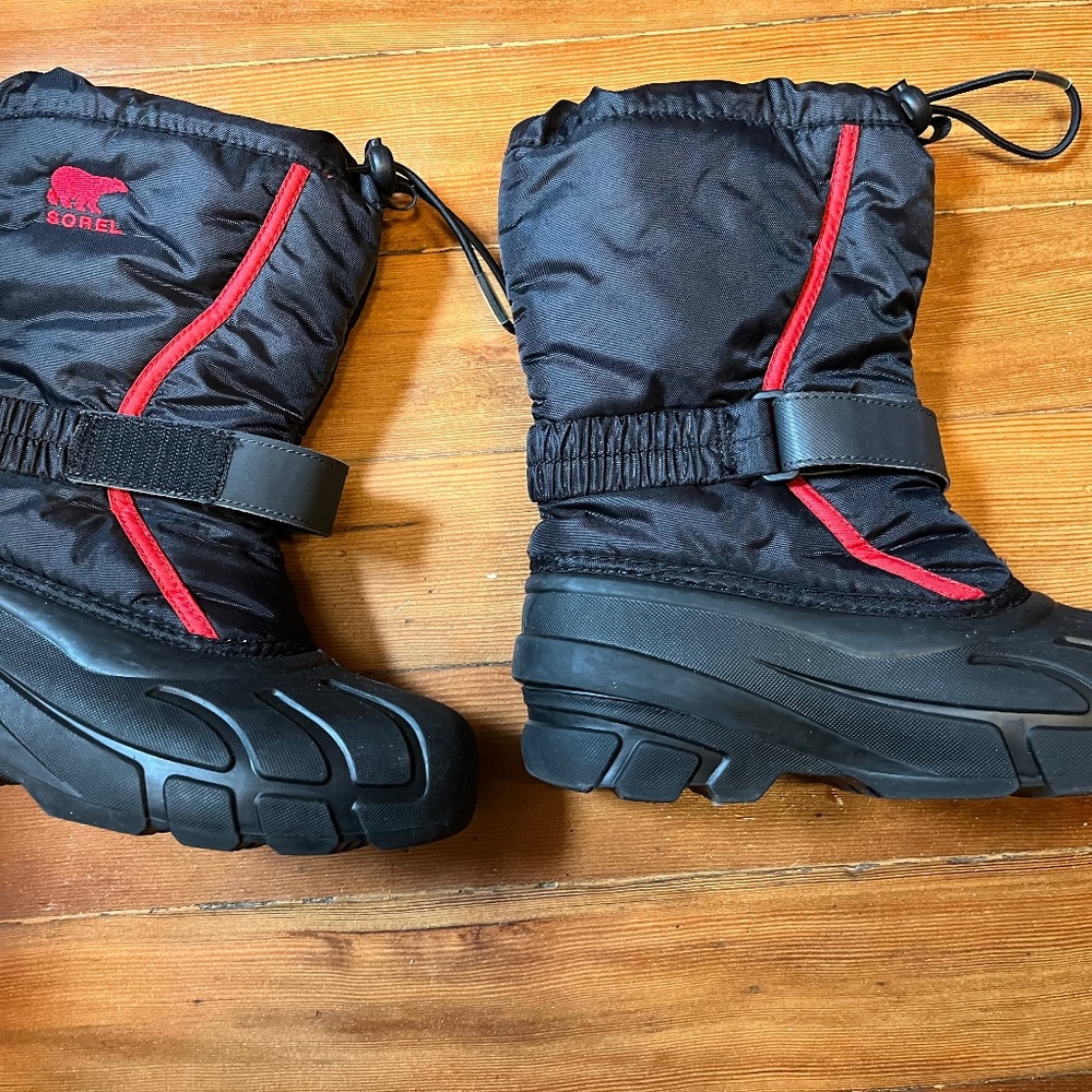 Sorel Flurry Snow Boots Black big kids size 2 good condition
